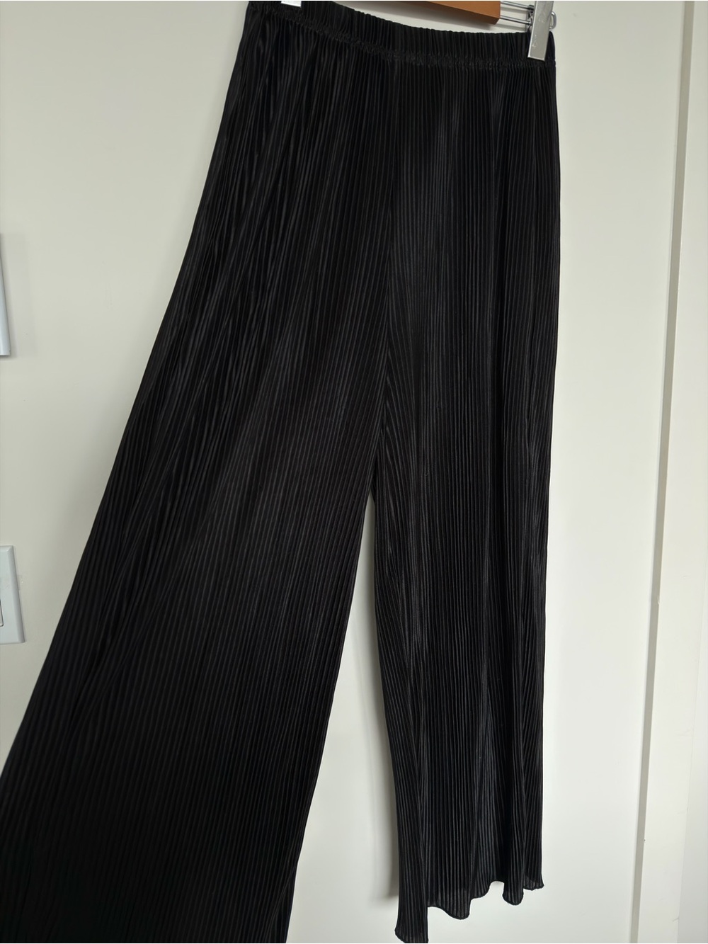 2-piece Black Pleated Twist-Front Women's set - Picture 4 of 7